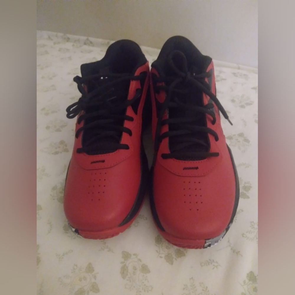 Under Armor lockdown 6 red black size 10.5